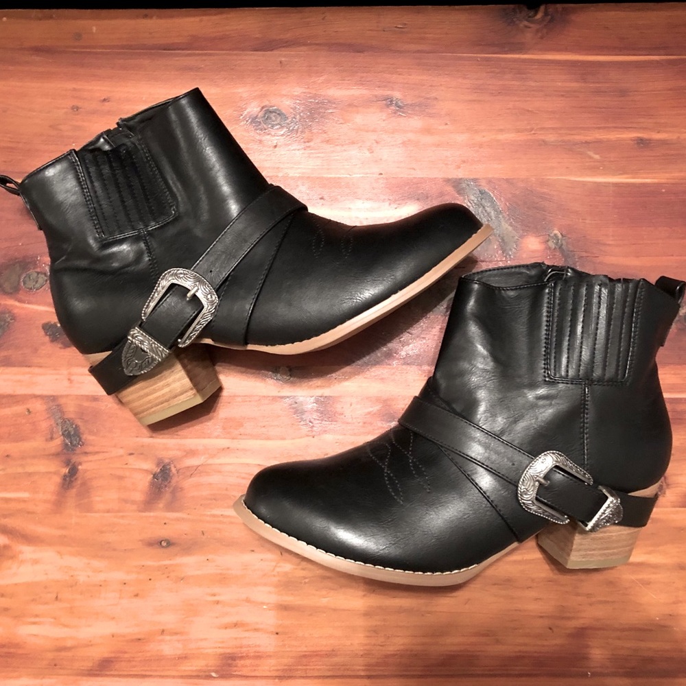 Torrid Insider 4B Buckle Bootie 2 Black Size 9.5